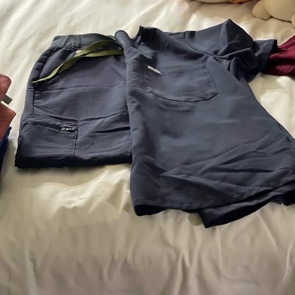 Figs scrubs set - Picture 3 of 3